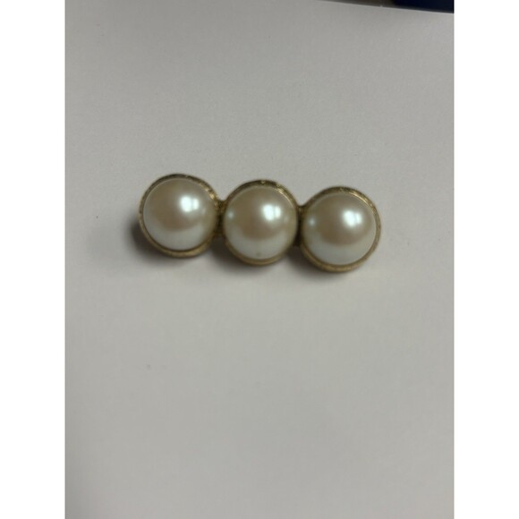 Vintage 1928 Brand Faux Pearl & Gold Tone Metal Pin 1-1/2" Wide. Romantic Look! - Picture 1 of 7